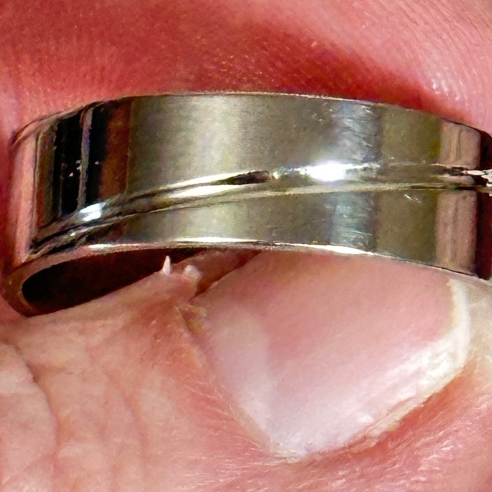 Stainless steel band, Polished, diagonal line goes all the way around. NWOT - Picture 9 of 11